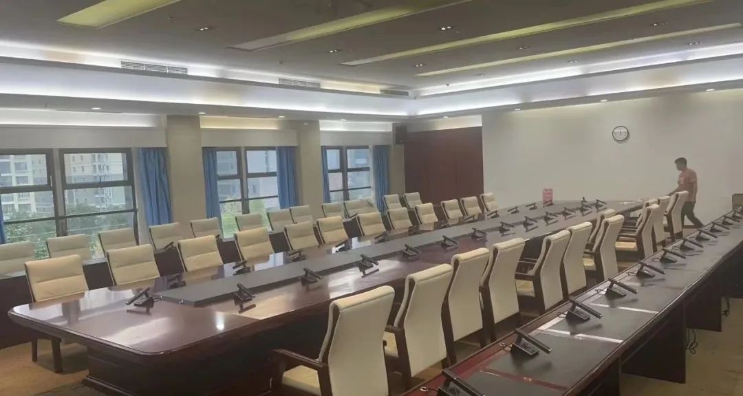 麒麟方圖為貴州工程應用技術學院改造升級多人數字會議。